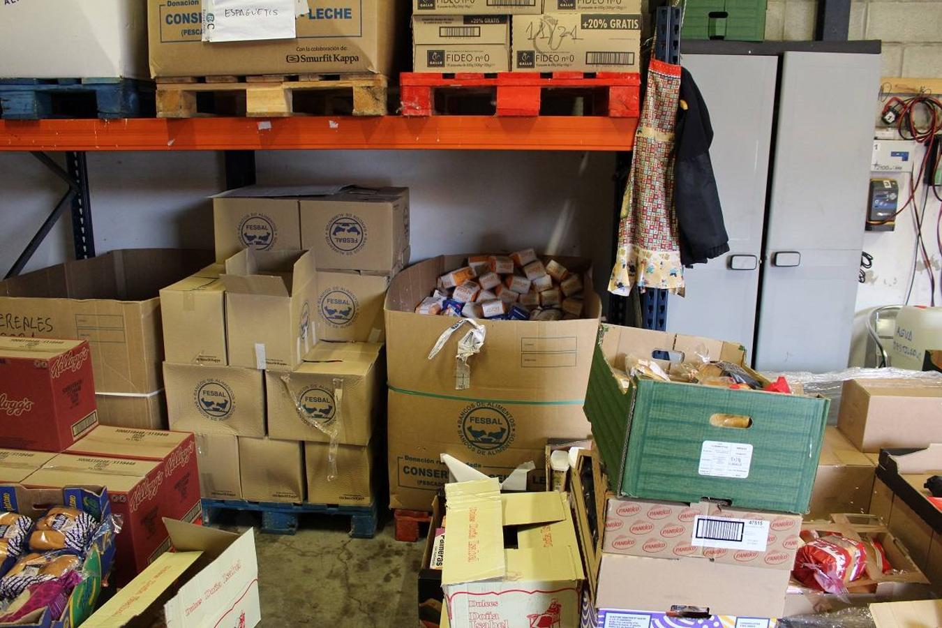 Productos en el almacén del Banco de Alimentos de León