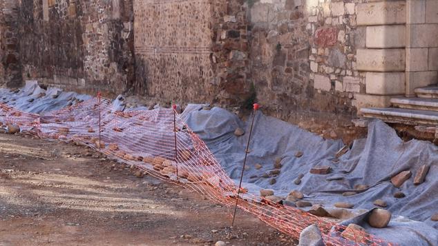 La Comisión de Patrimonio apoya una de las propuesta del Ayuntamiento de León que dejará visto el tramo de alzado de la muralla así como los cubos que rodean toda la calle Carreras 