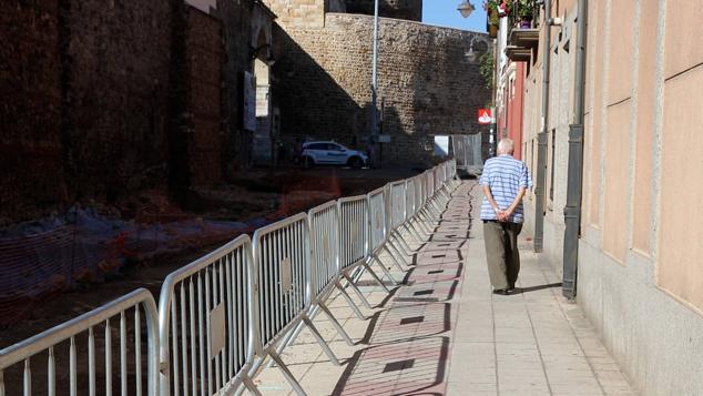 La Comisión de Patrimonio apoya una de las propuesta del Ayuntamiento de León que dejará visto el tramo de alzado de la muralla así como los cubos que rodean toda la calle Carreras 