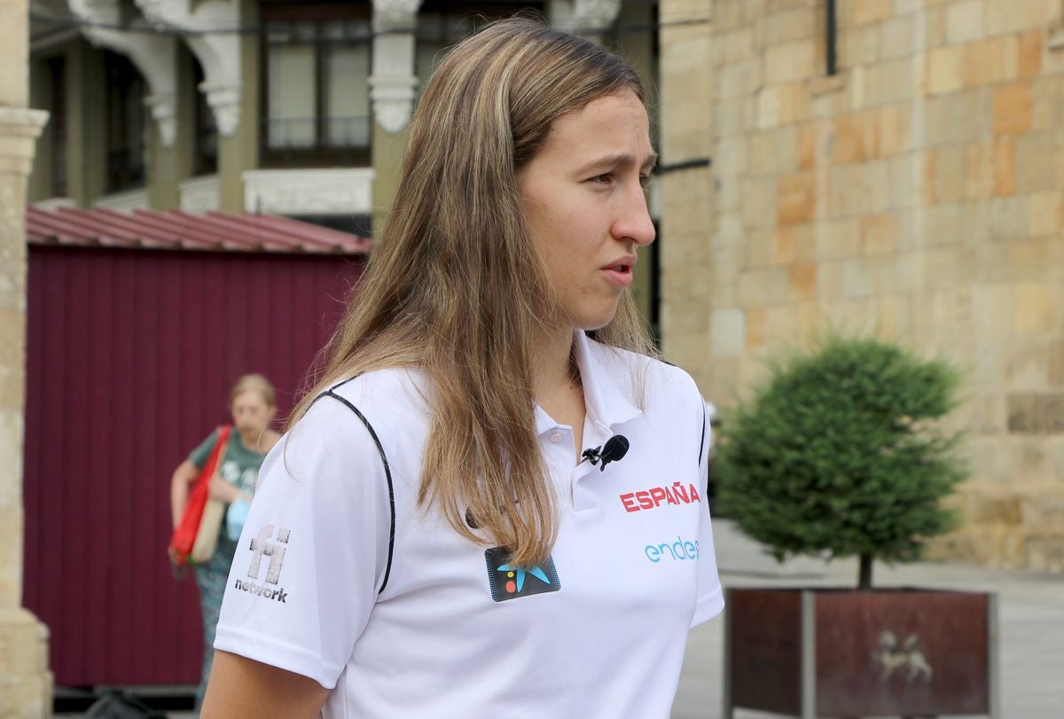 Tras lograr el cuarto puesto en el Campeonato de España júnior con el BF León, la leonesa ha sido plata en el Europeo sub-18 y bronce en el Mundial sub-18 de 3x3 con España