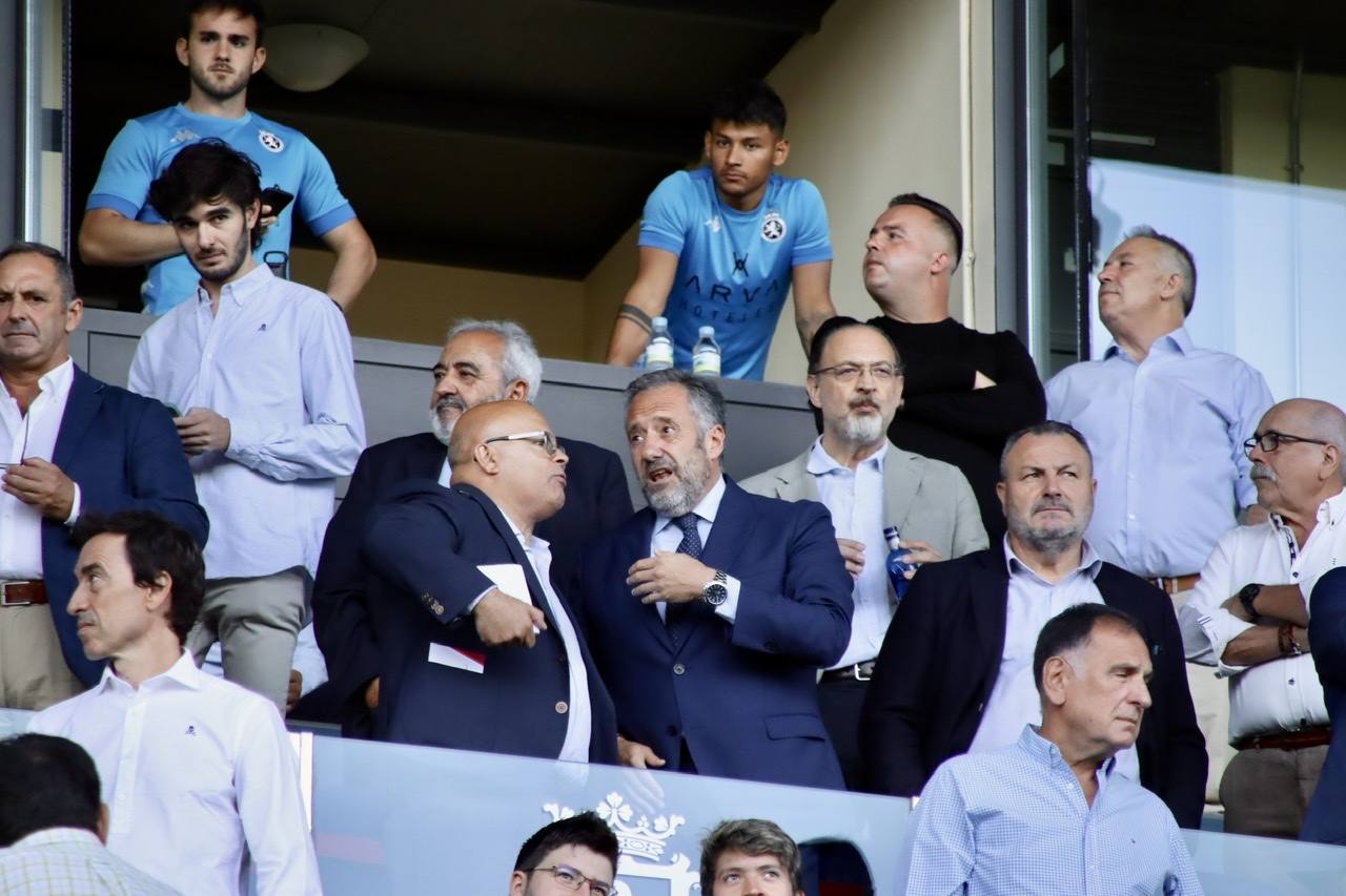 Nunca había ocurrido algo así. Y difícilmente volerá a suceder. A las 21:00 horas (hora catarí) miles de espetadores de Catar se congregaban ante sus televisores: juega su selección, la anfitriona en la Copa del Mundo. Y al otro lado, León, una tierra distante más de 5.000 kilómetros y en la que curiosamente una academia local (Aspire) es la propietaria del club. El fútbol une culturas.