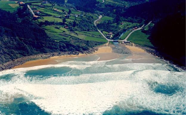 Playa de España, concejo de Villaviciosa, Asturias.