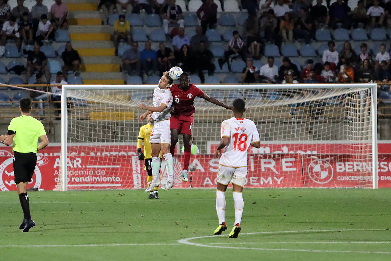 La Cultural disputa un histórico encuentro en el Reino de León ante la selección de Catar. Gran abiente en un duelo entre dos equipos con miras diferentes pero con mucho en común. 