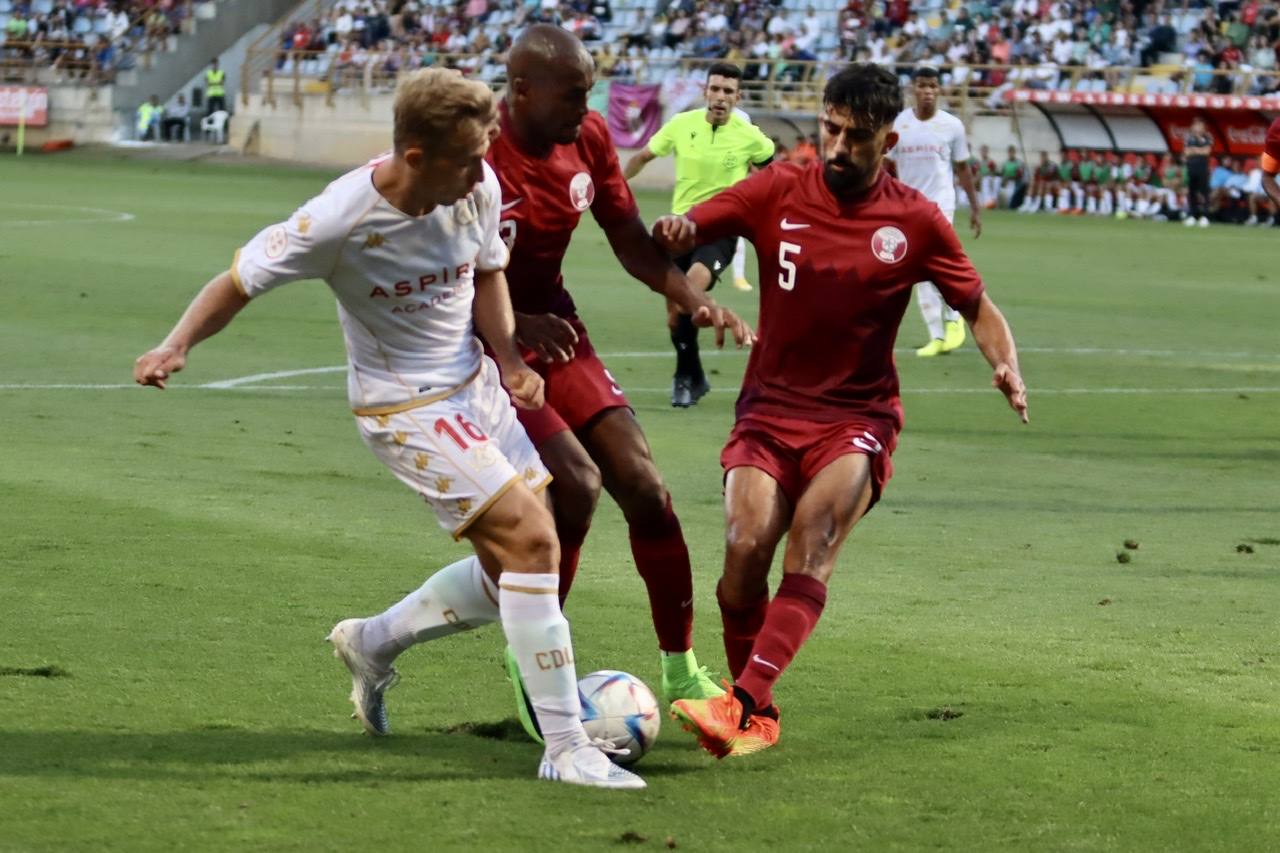 La Cultural disputa un histórico encuentro en el Reino de León ante la selección de Catar. Gran abiente en un duelo entre dos equipos con miras diferentes pero con mucho en común. 