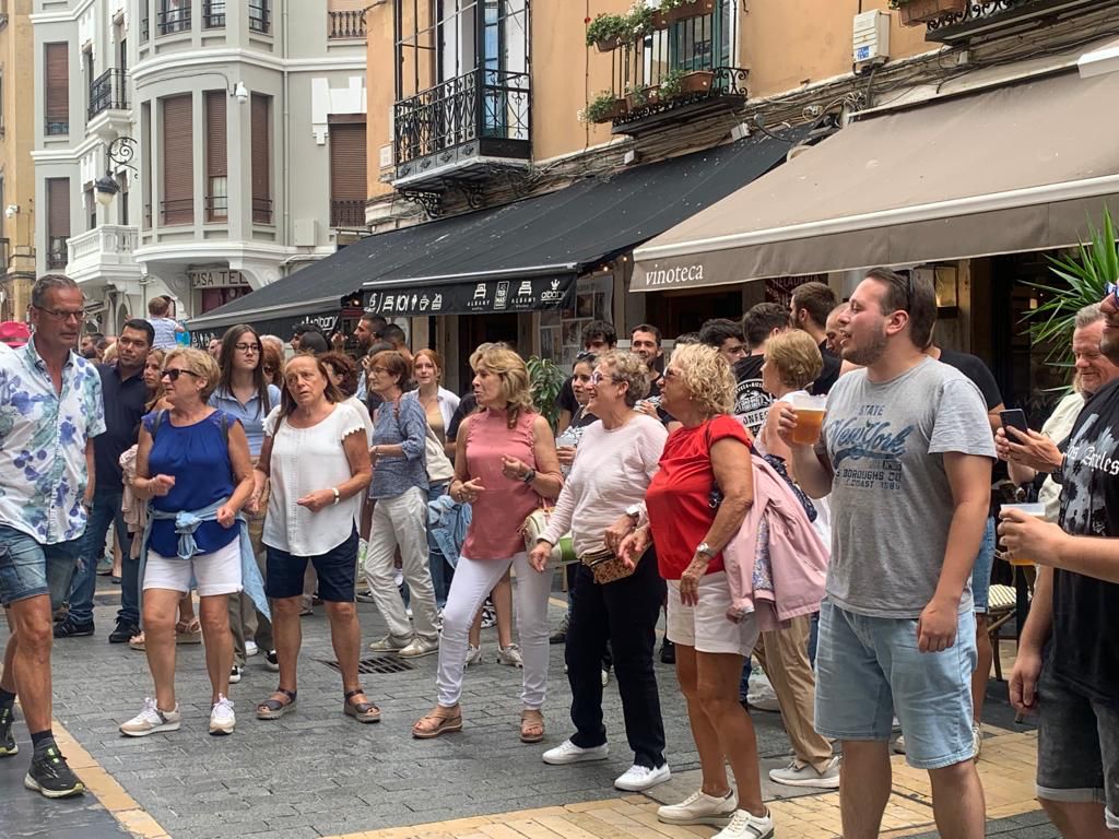 'Ruta 100': cuando la música suena en el corazón de la Cultural. Cientos de jóvenes se suman a la iniciativa de la 'Ruta 100' en la antesala del encuentro ante Catar. Gran ambiente para celebrar un centenario y un partido único.