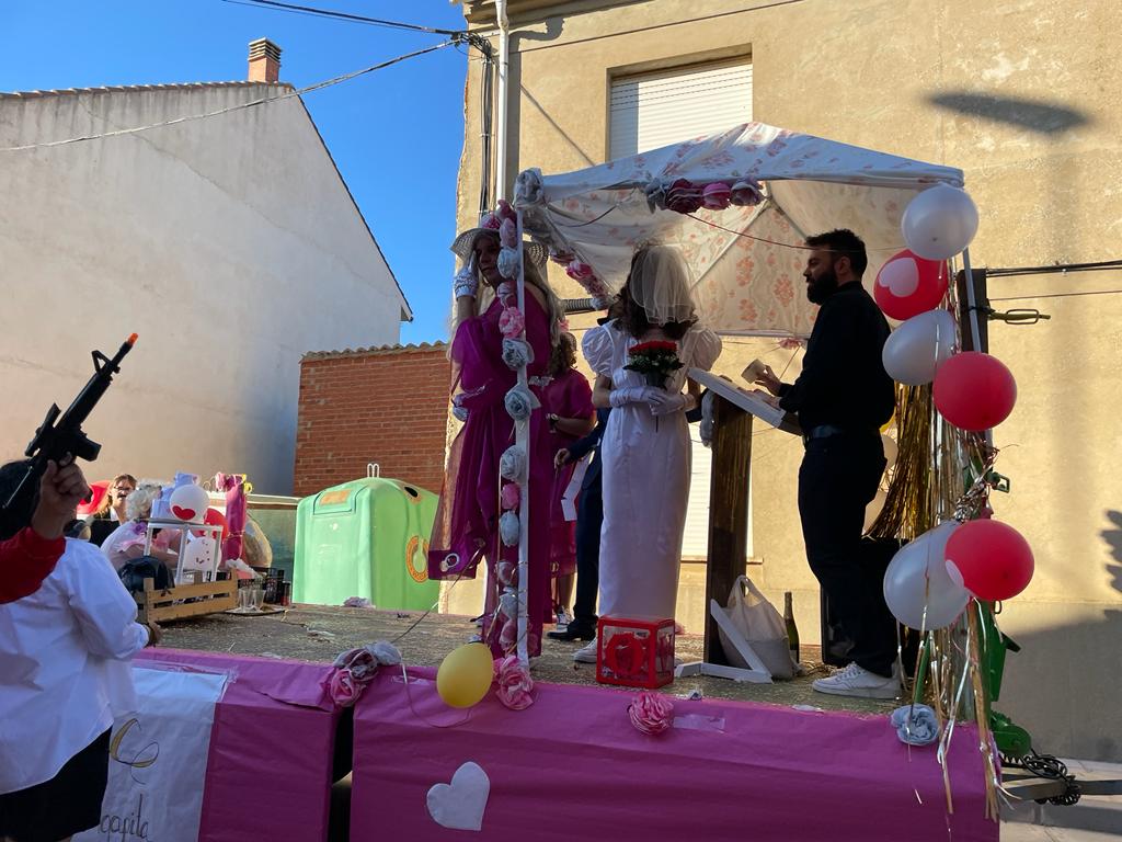 La localidad celebra unas fiestas a la vieja usanza con al vuelta a la normalidad tras la pandemia y recupera sus desfiles de disfraces donde la música y la diversión han marcado la jornada | El MatadeonFest se ha convertido en otra cita ineludible para los amantes de la música el primer fin de semana de septiembre.