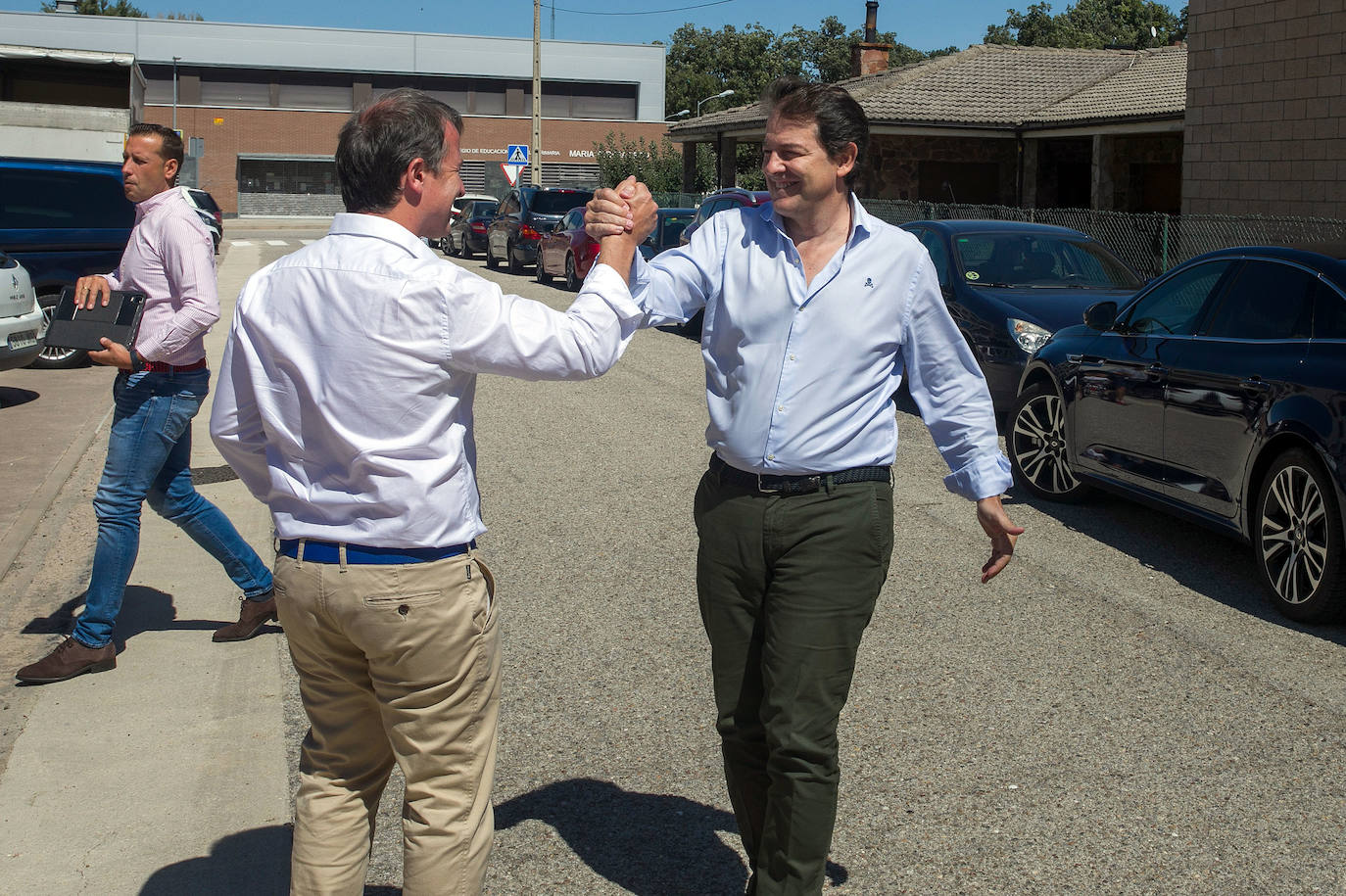 El presidente del PP de Castilla y León, Alfonso Fernández Mañueco, asiste al acto de apertura del curso político del PP de Burgos, junto al presidente provincial de la formación, Borja Suárez, donde comparten una comida con afiliados y simpatizantes.