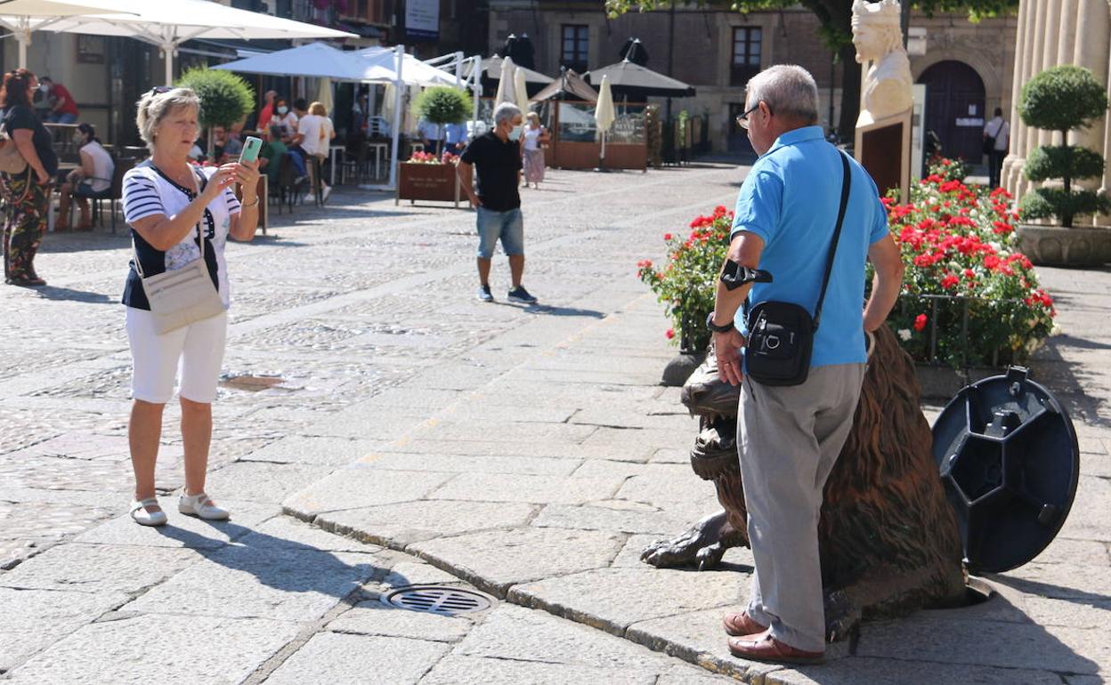 León se promociona com odestino turístico con dos 'fam press' de blogueros.