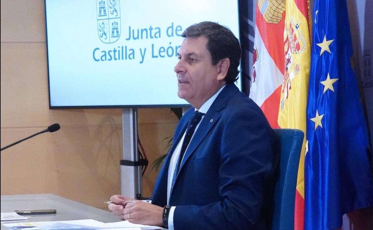 El consejero de Economía y Hacienda y portavoz de la Junta de Castilla y León, Carlos Fernández Carriedo, comparece en rueda de prensa posterior al Consejo de Gobierno..