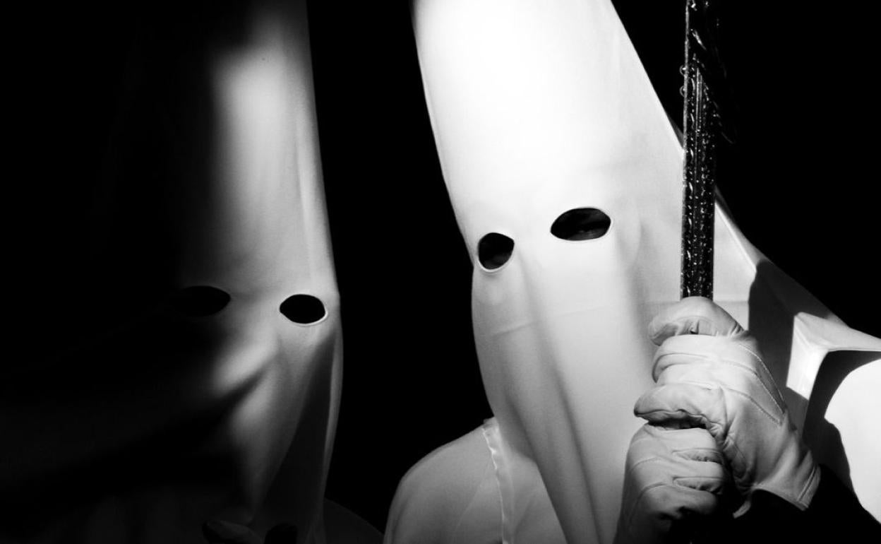 El XII Maratón fotográfico Reino de León tiene como temática el encuentro de cofradías y las procesiones que se realizan en otonño en León.