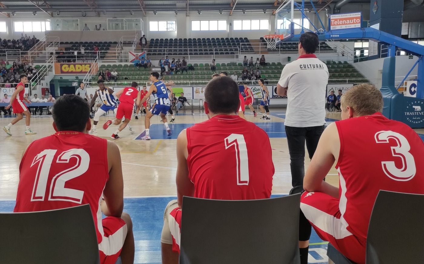 Los dos clubes más representativos de la provincia a nivel futbolístico estrenan sus secciones de baloncesto en el 'I Torneo Fiestas de La Encina' | El duelo cae del lado berciano. 