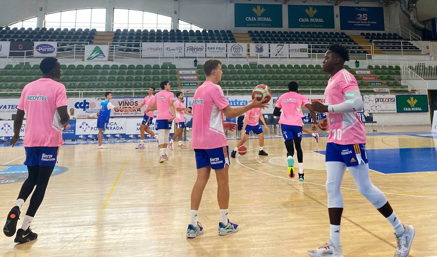 Los dos clubes más representativos de la provincia a nivel futbolístico estrenan sus secciones de baloncesto en el 'I Torneo Fiestas de La Encina' | El duelo cae del lado berciano. 