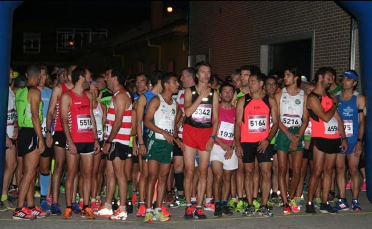 Salida de la Legua y Media Nocturna de Benavides.