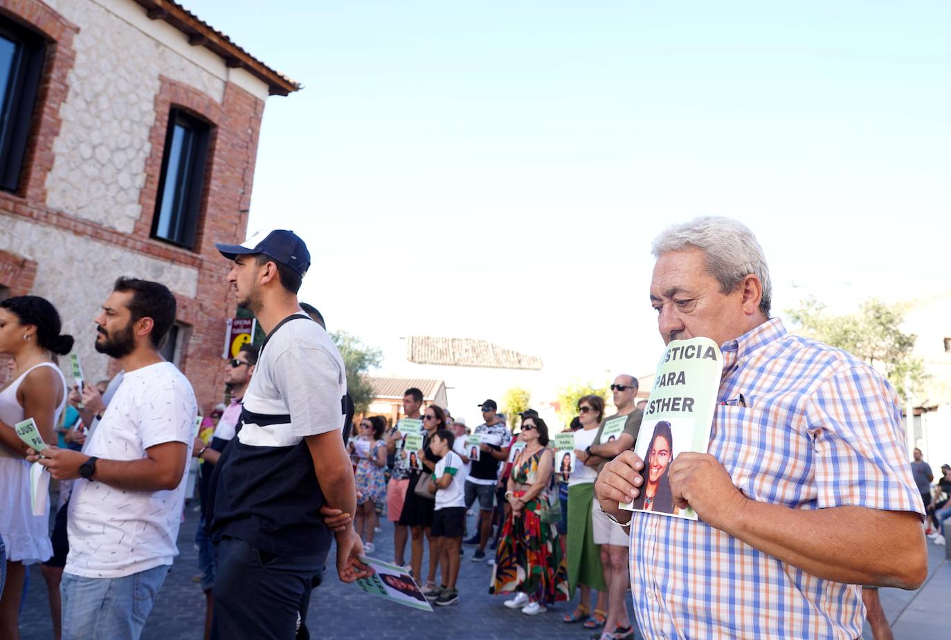 Los vecinos de la localidad vallisoletana piden que ese esclarezca el caso de la joven asesinada.