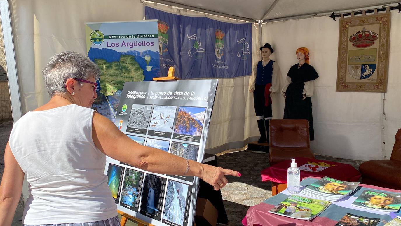 La localidad leonesa celebra las Fiestas del Cristo donde la feria ganadera, la artesanía y los pendones toman el protagonismo