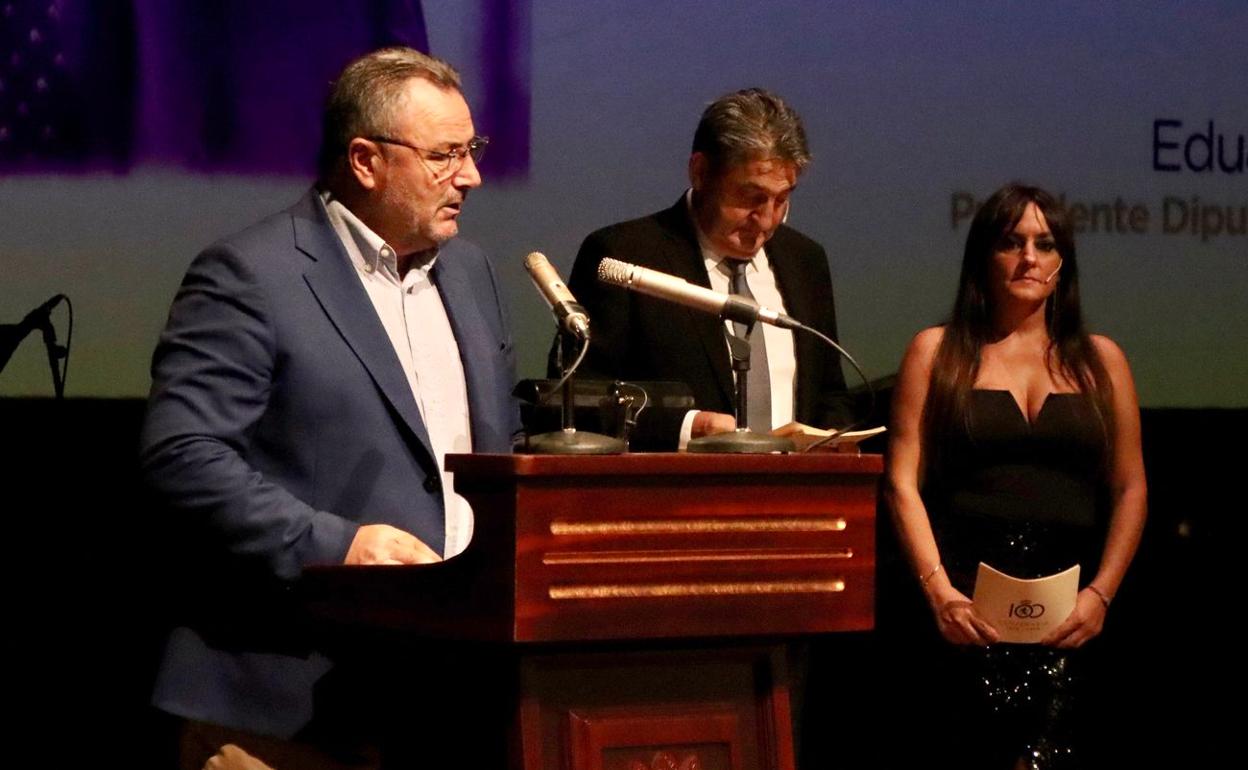 Eduardo Morán, durante su intervención en el acto de presentación del centenario de la Cultural.