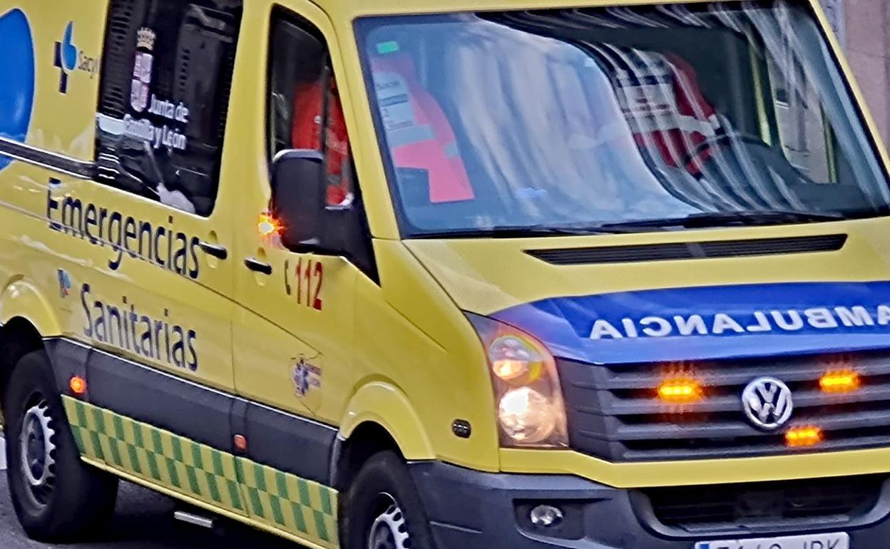 Imagen deuna ambulancia del servicio de Emergencias Sacyl. 