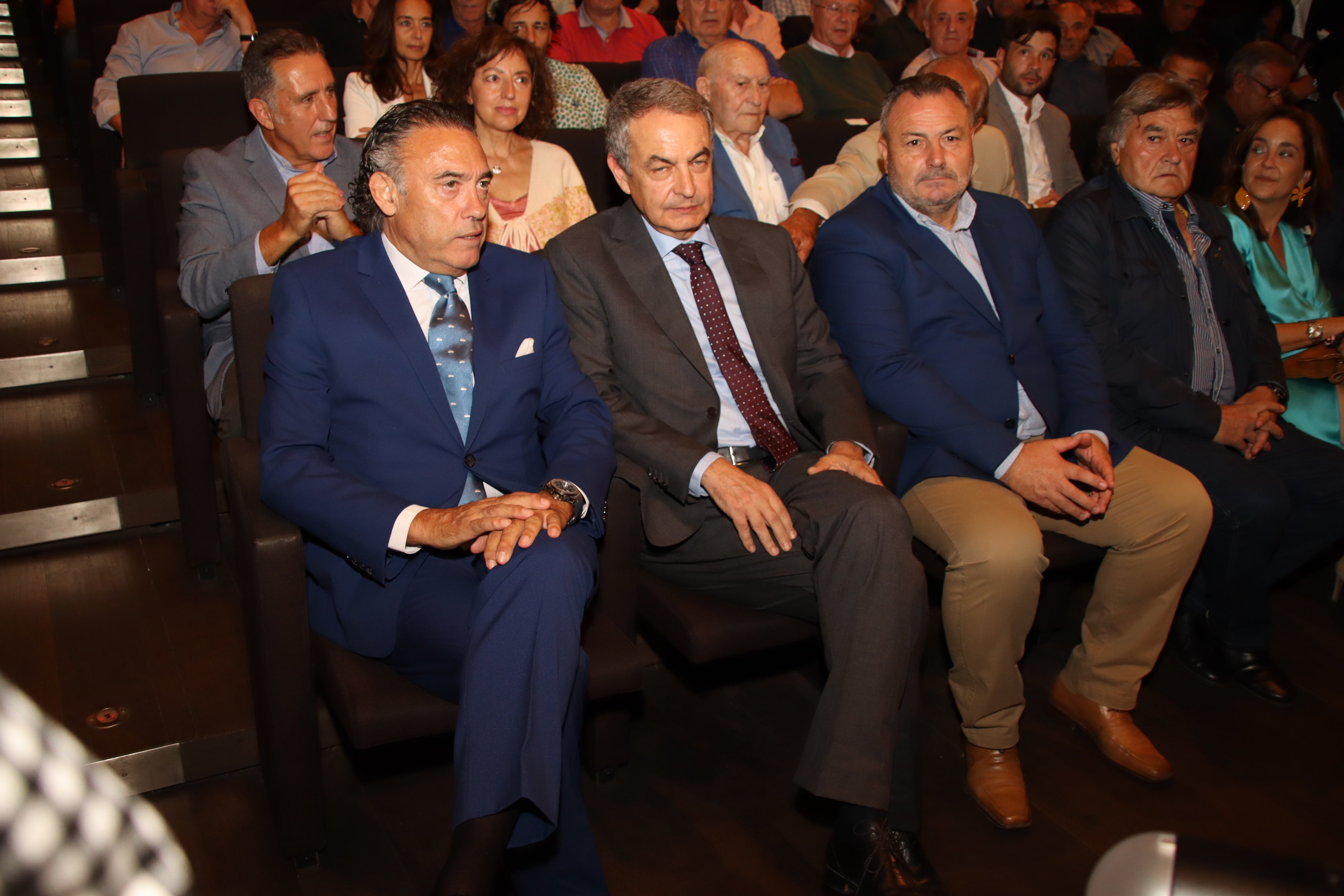 La Cultural celebra la presentación de sus actos del centenario en una multitudinaria gala celebrada en el Auditorio Ciudad de León. 