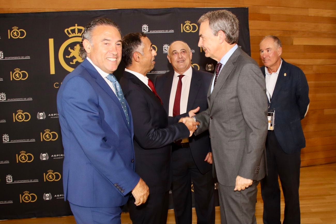 La Cultural celebra la presentación de sus actos del centenario en una multitudinaria gala celebrada en el Auditorio Ciudad de León. 