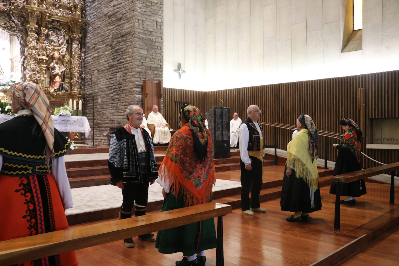 Tradicional misa del voto en honor a La Virgen del Camino.