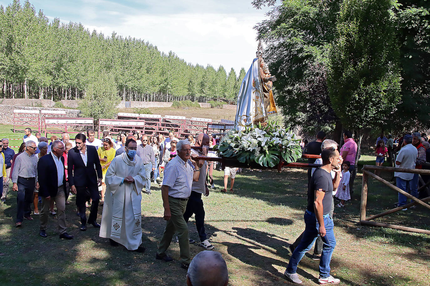 Fotos: Visita a la ermita de Nuestra Señora de Manzaneda en Manzaneda de Torío