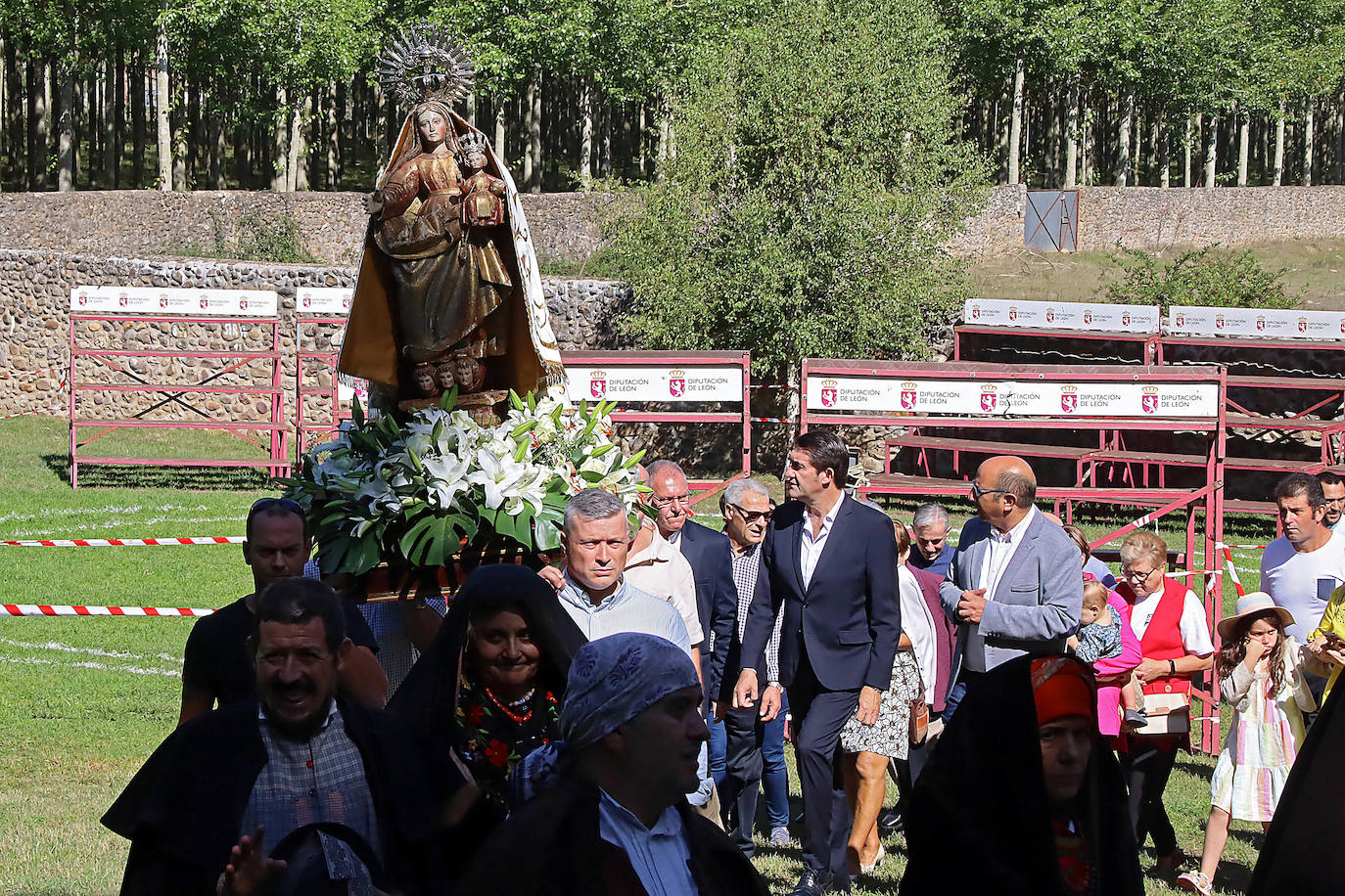 Fotos: Visita a la ermita de Nuestra Señora de Manzaneda en Manzaneda de Torío