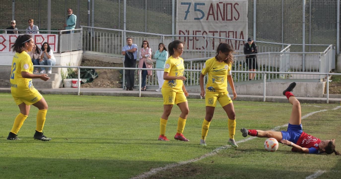 Fotos: Partido de fútbol femenino con el Olímpico de León