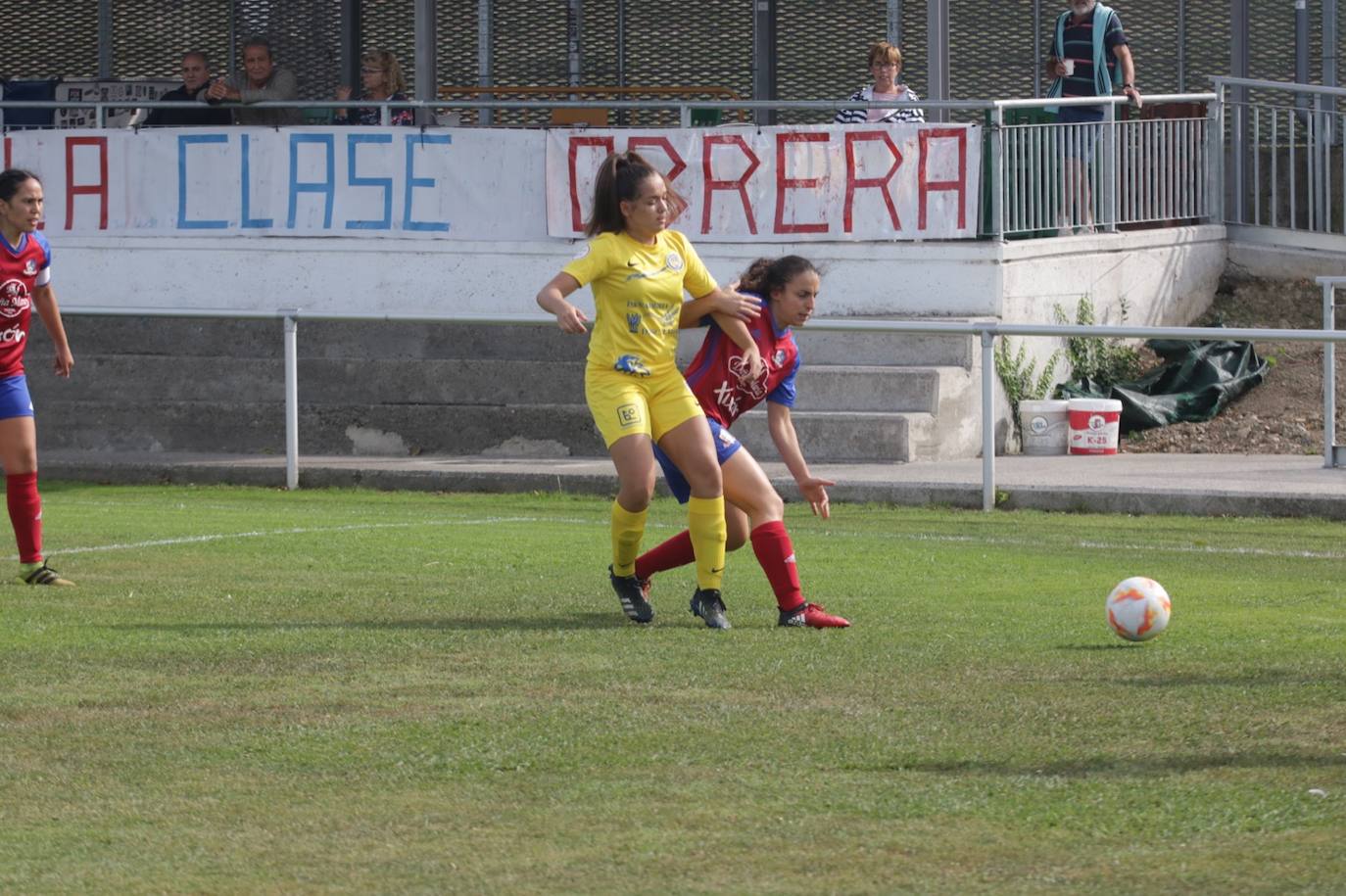Fotos: Partido de fútbol femenino con el Olímpico de León