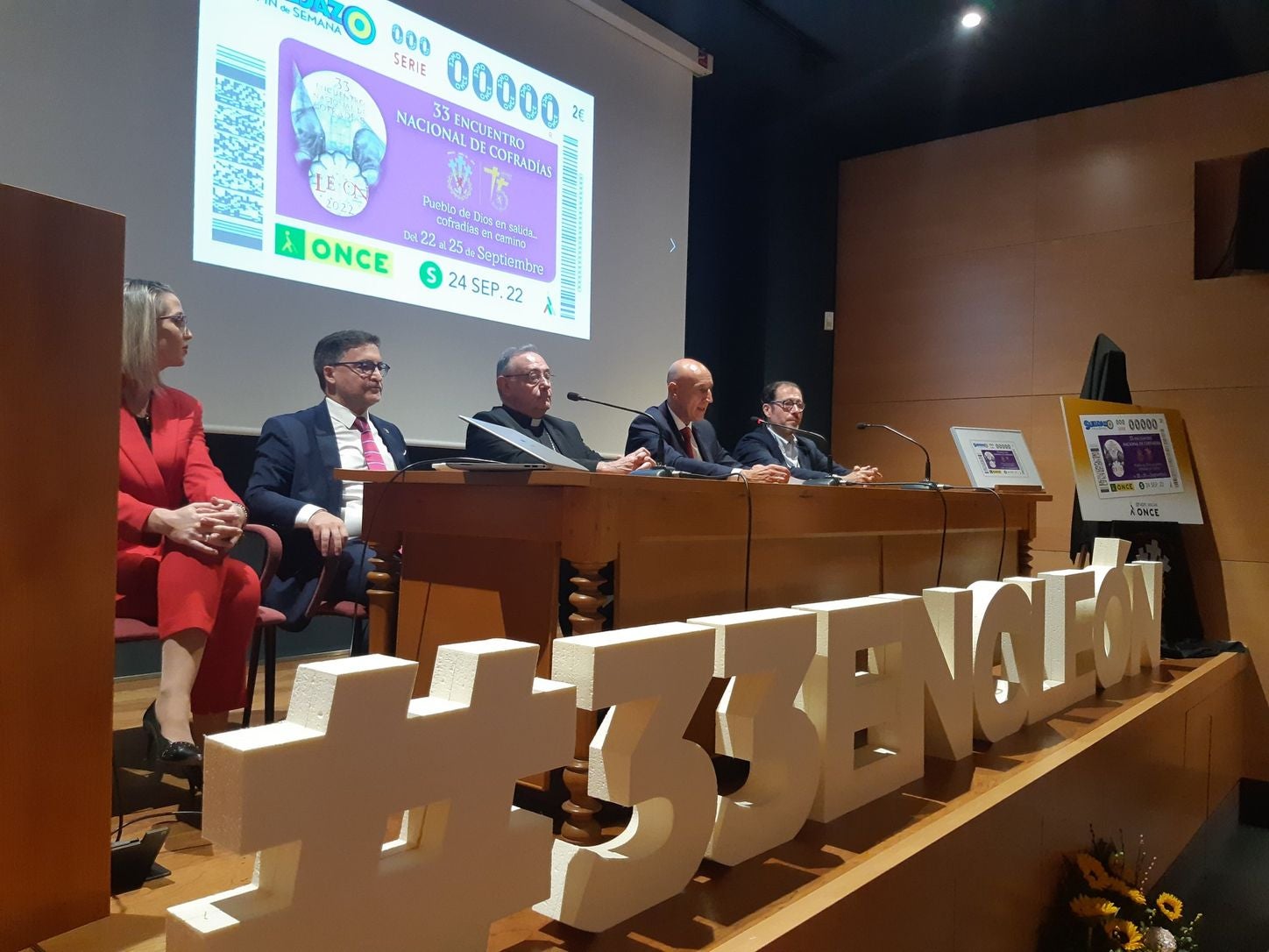 El cupón de la ONCE del sábado, 24 de septiembre, está dedicado al 33 Encuentro Nacional de Cofradías, que se difundirá en 5,5 millones de cupones que llevarán por toda España este evento organizado por la Junta Mayor de la Semana Santa de León. 