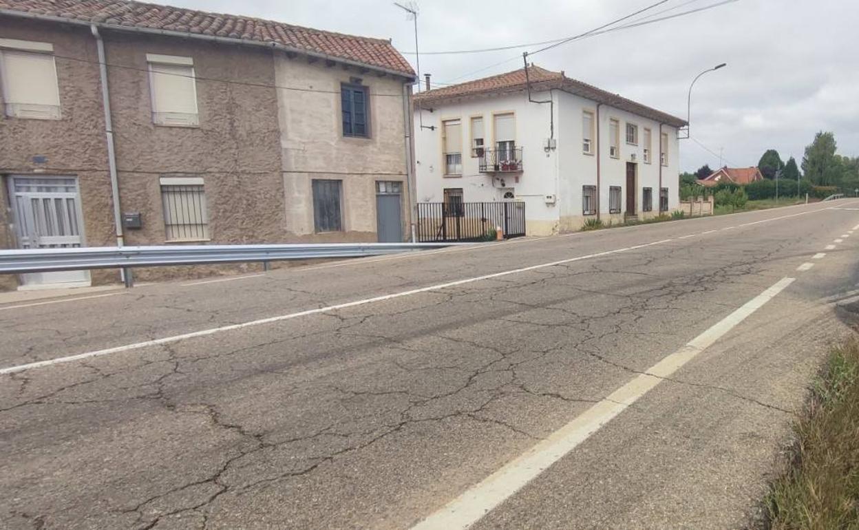 El núcleo urbano de La Pontona donde se encuentra la parada del autobús sin señalizar.