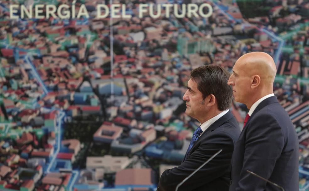 Juan Carlos Suárez-Quiñones junto a José Antonio Diez, durante la presentación del proyecto. 