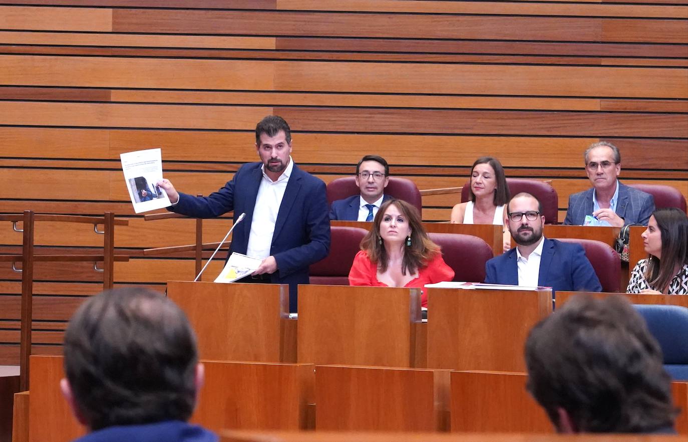 Primera sesión del pleno de las Cortes de Castilla y León, que comienza con las preguntas orales de la sesión de control al Ejecutivo..