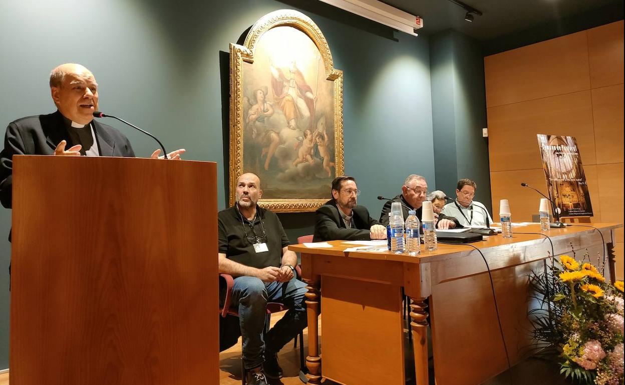 Primera reunión de la Semana Pastoral que acoge el salón de actos del Museo Diocesano y de la Semana Santa de León.