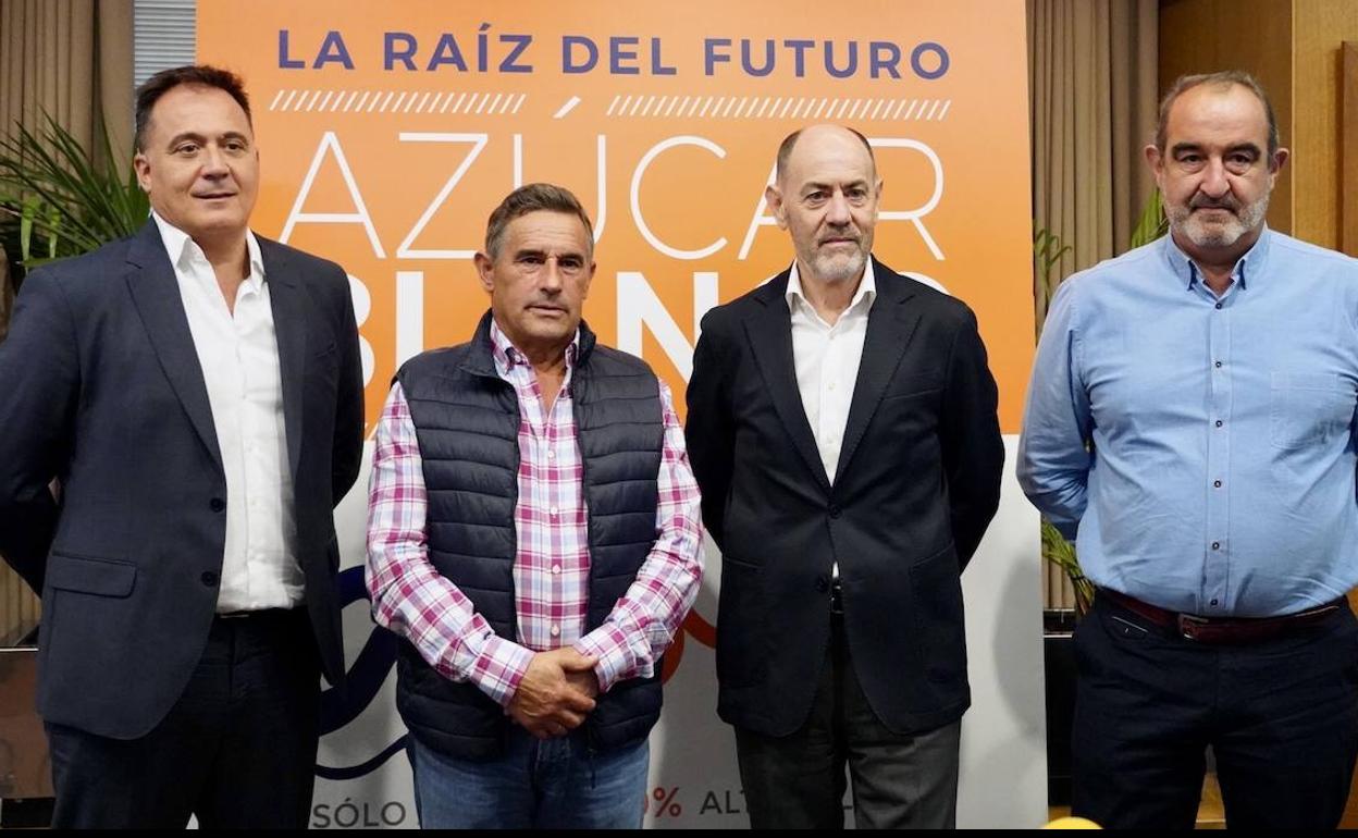 La cooperativa ACOR presenta los resultados del ejercicio 2021-22 y anuncia el nuevo precio que recibirán los socios por su remolacha entregada para la presente campaña y la siguiente. En la rueda de prensa, participan el presidente de ACOR, Jesús Posadas; el director general de la cooperativa, José Luis Domínguez, así como el vicepresidente y el secretario de ACOR, Rliseo Veganzones y Ramón Bocos, en cada caso..