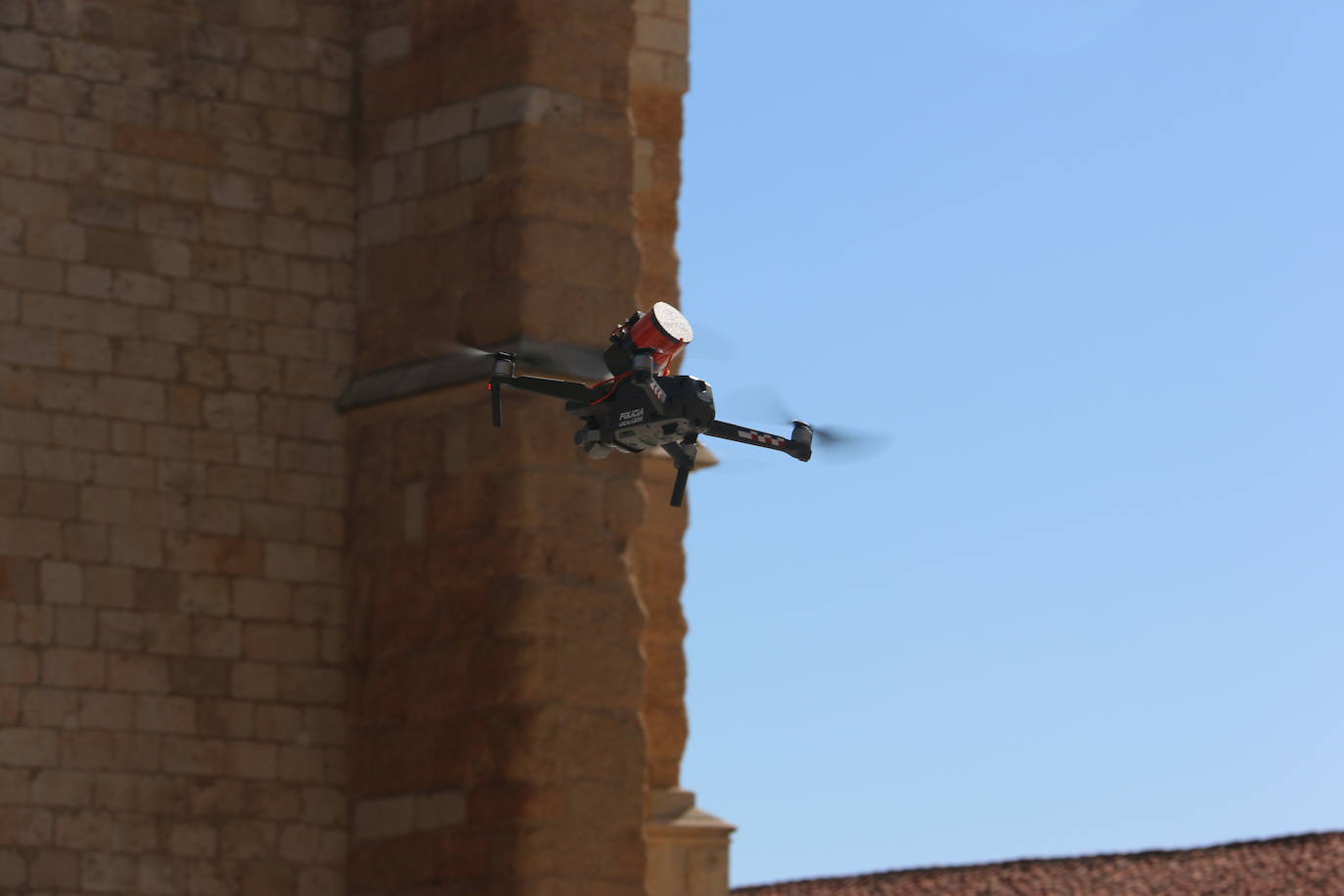 Primer vuelo en la capital de la Unidad de Drones de la Policía. 