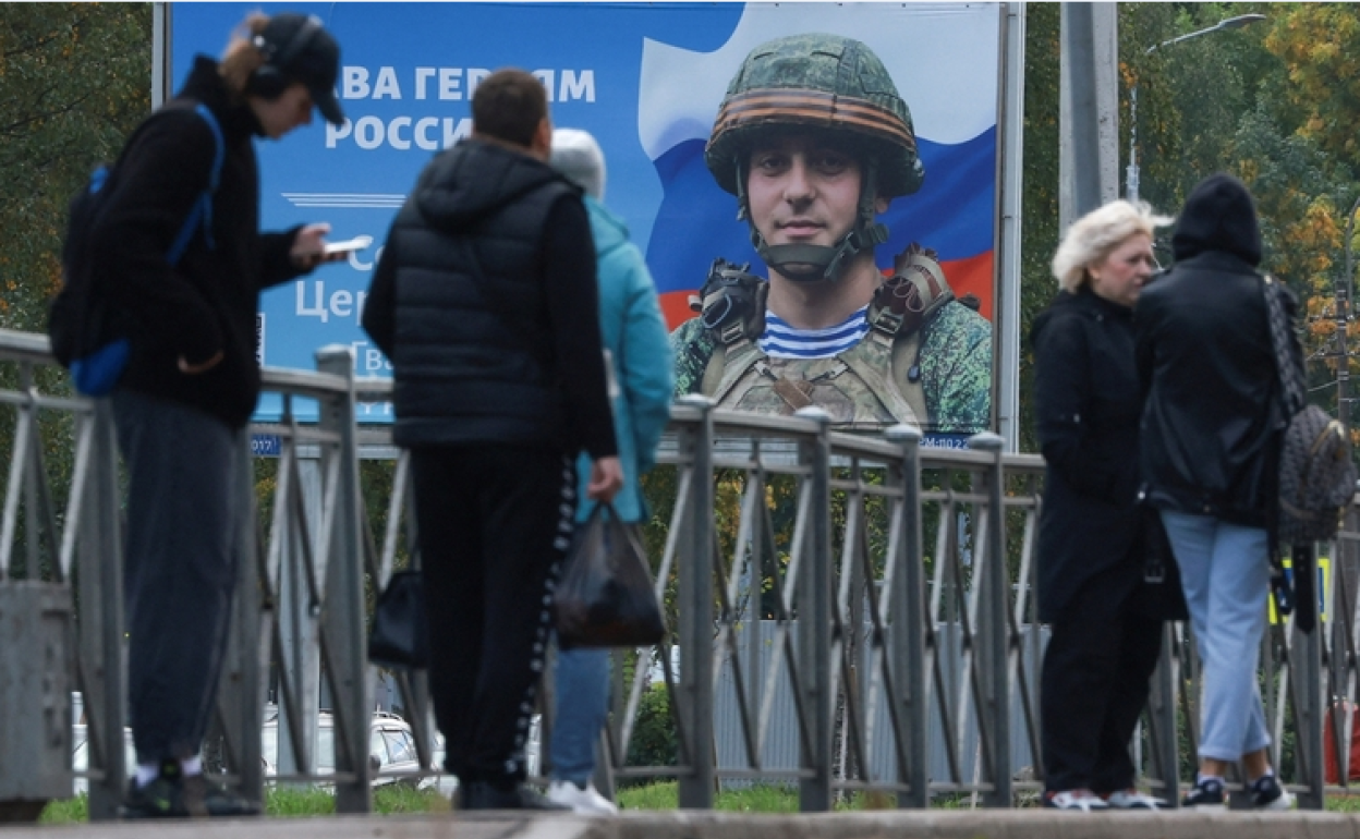 Cartel de promoción del Ejército ruso en San Petersburgo.