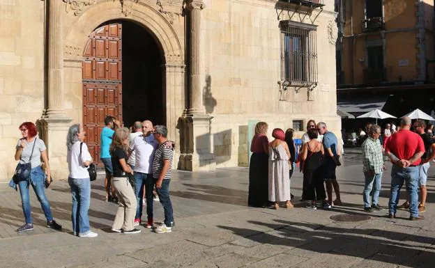 La huelga de la basura pende de un acuerdo 'in extremis' con los empleados dispuestos al encierro