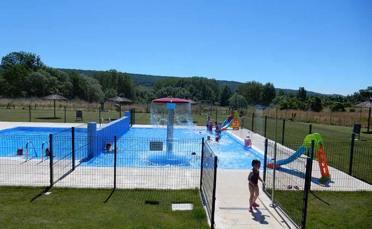 Una de las jornadas veraniegas en las piscinas de Cuadros. 