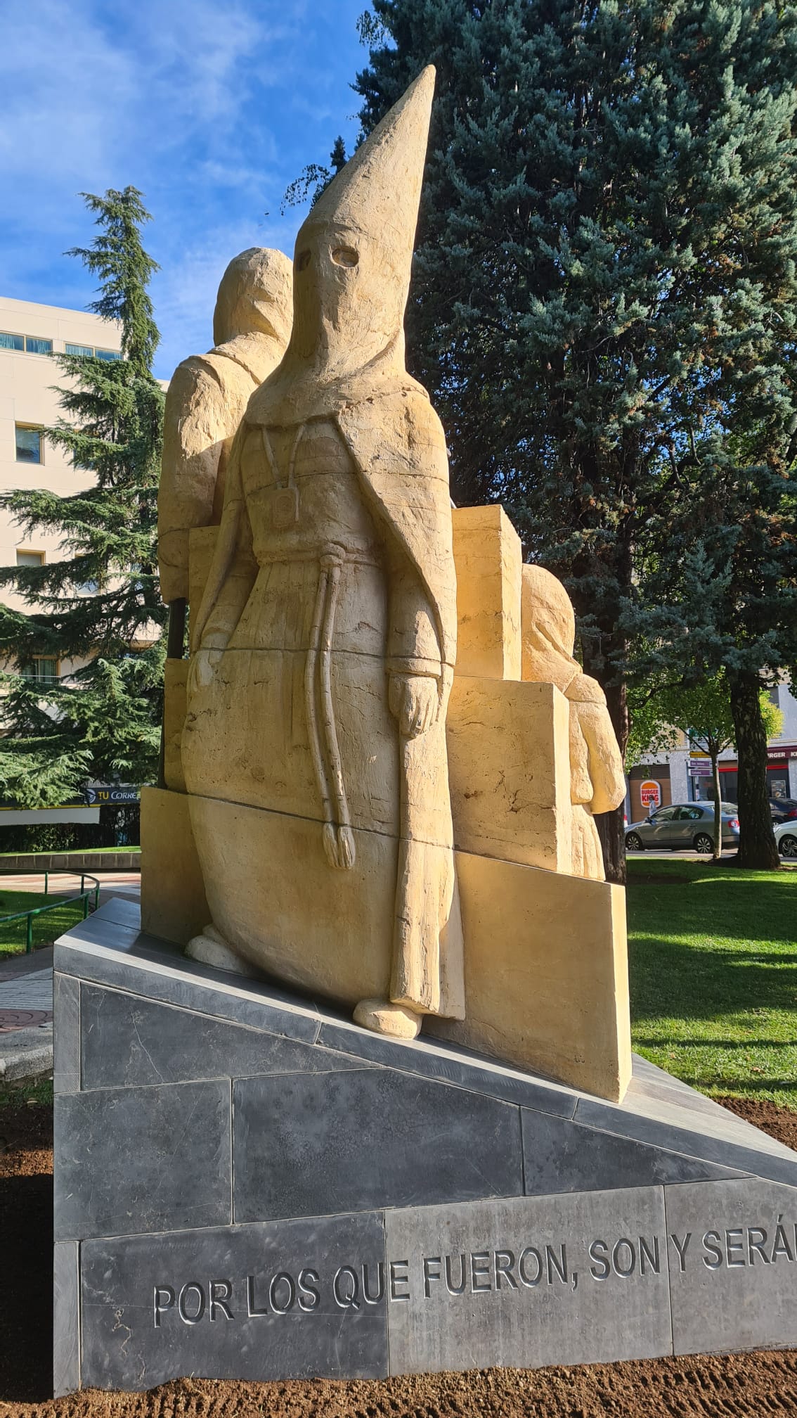 Fotos: Inauguración del monumento al papón en León