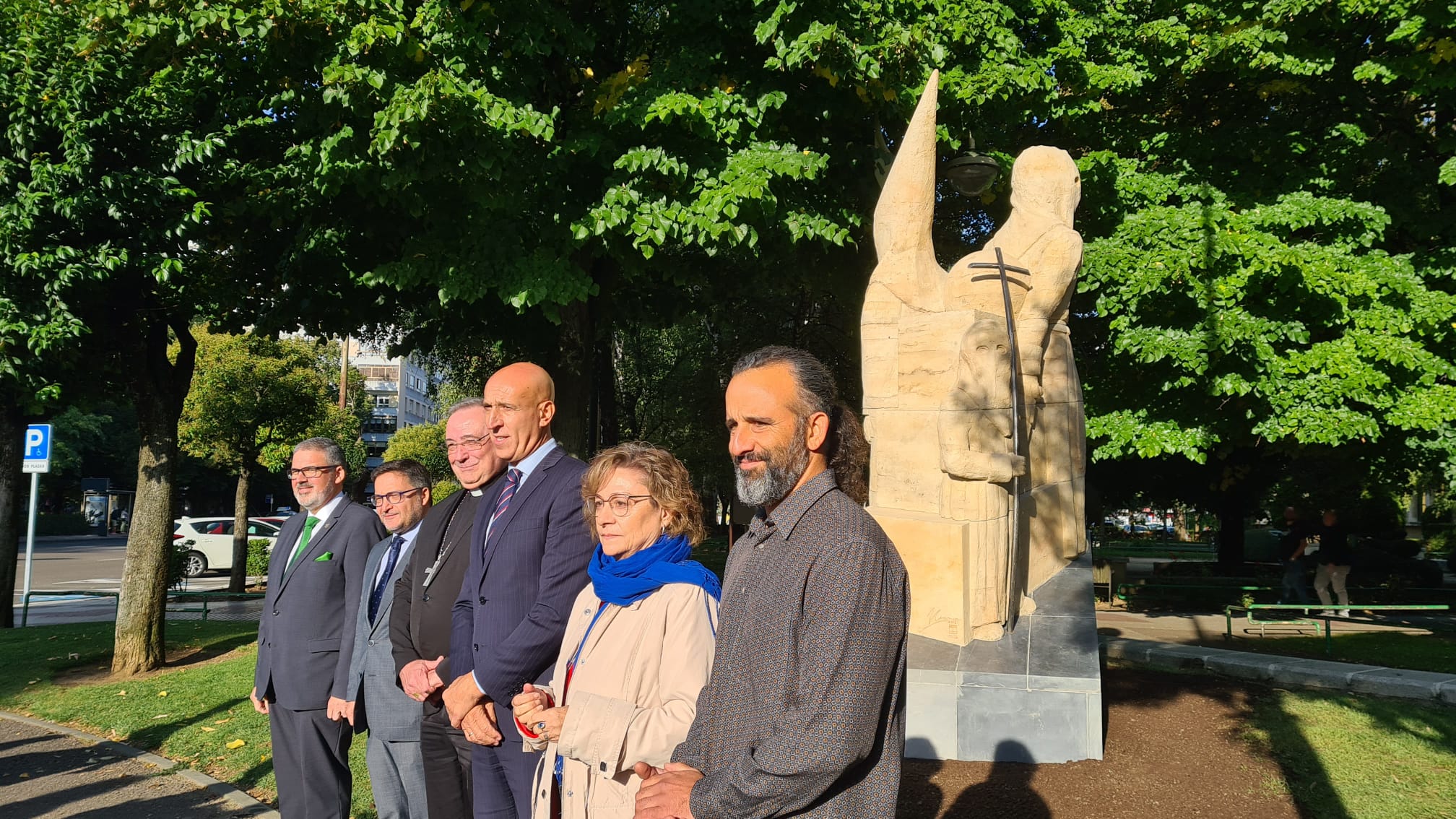 Fotos: Inauguración del monumento al papón en León