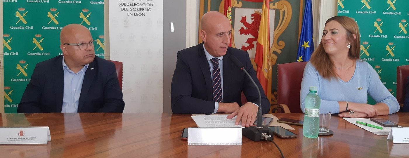 La delegada del Gobierno en Castilla y León, Virginia Barcones, presenta el programa de actividades para la semana institucional de la Guardia Civil 2022. También asisten el alcalde de León, José Antonio Diez; el presidente de la Diputación de León, Eduardo Morán; el subdelegado del Gobierno, Faustino Sánchez; la delegada territorial de la Junta de Castilla y León, Ester Muñoz, y el coronel jefe interino de la Comandancia de la Guardia Civil en León, Julio Gutiérrez. 