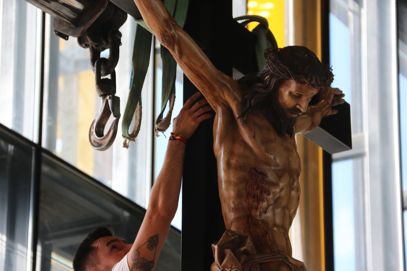 Fotos: Las cofradías preparan sus pasos para la procesión magna