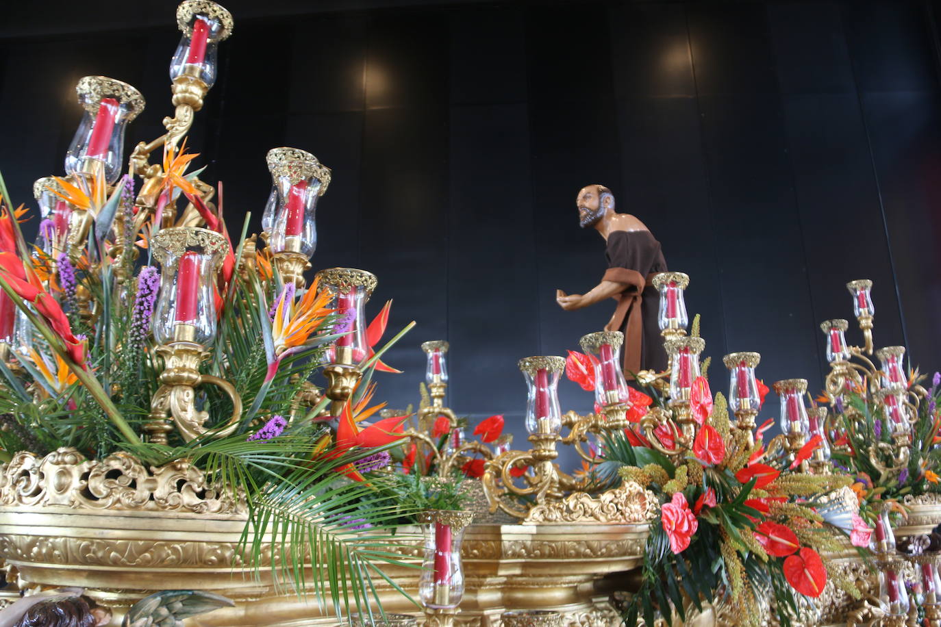 Fotos: Las cofradías preparan sus pasos para la procesión magna