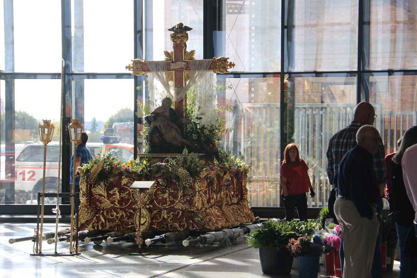 Fotos: Las cofradías preparan sus pasos para la procesión magna