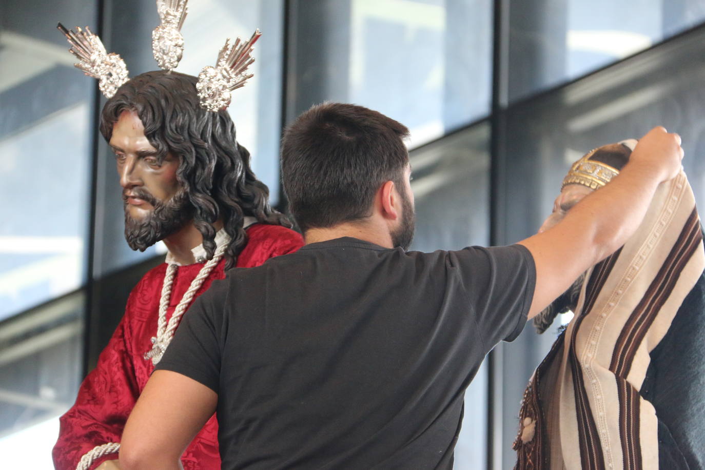 Fotos: Las cofradías preparan sus pasos para la procesión magna