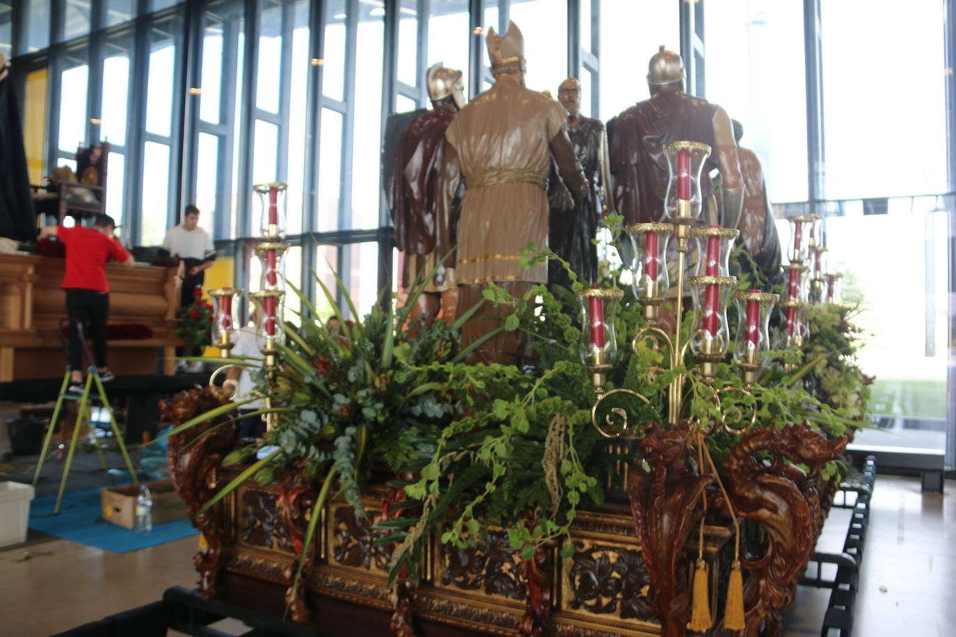 Fotos: Las cofradías preparan sus pasos para la procesión magna