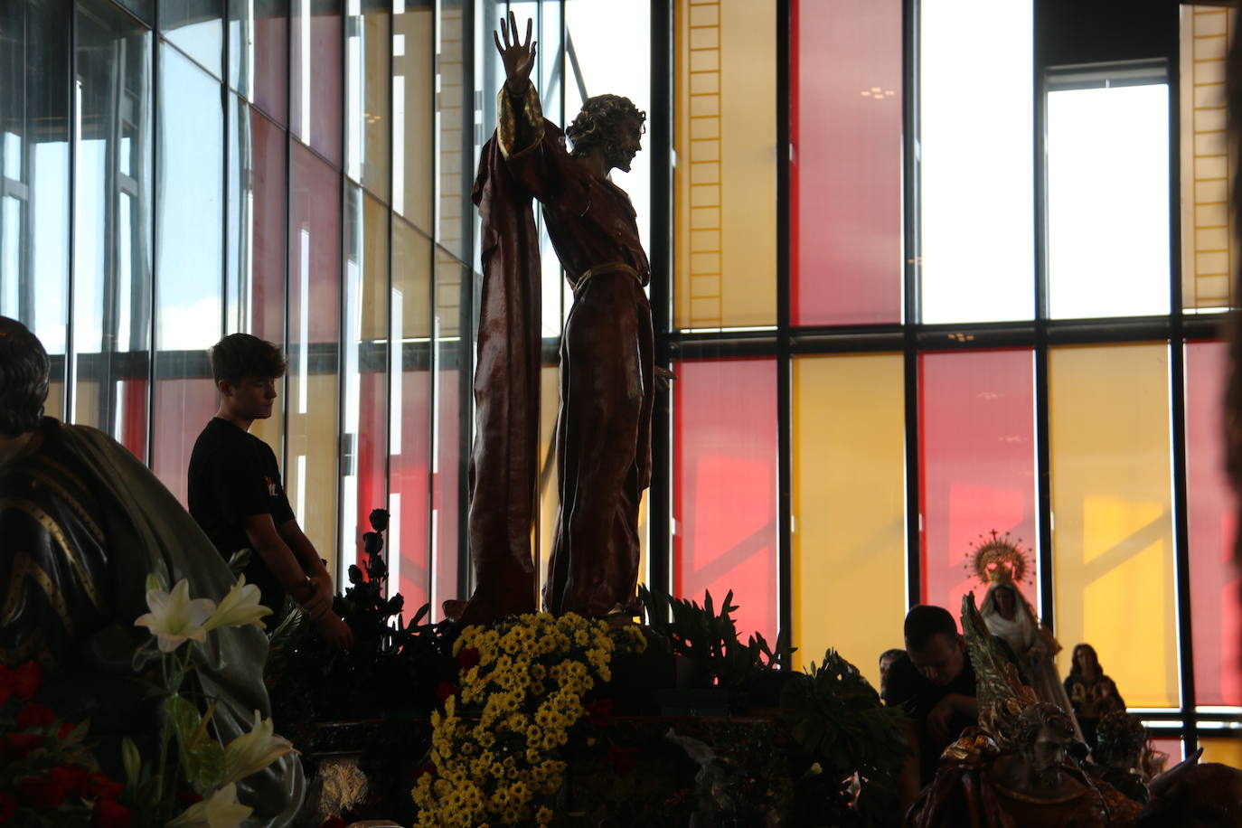 Fotos: Las cofradías preparan sus pasos para la procesión magna