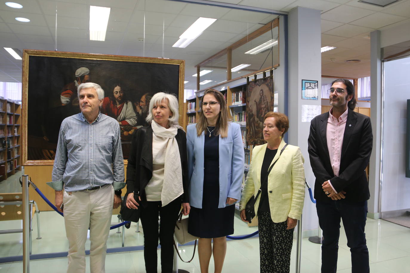 Presentación en la Biblioteca Pública de León de las dos obras restauradas por alumnas de la Escuela de Arte.