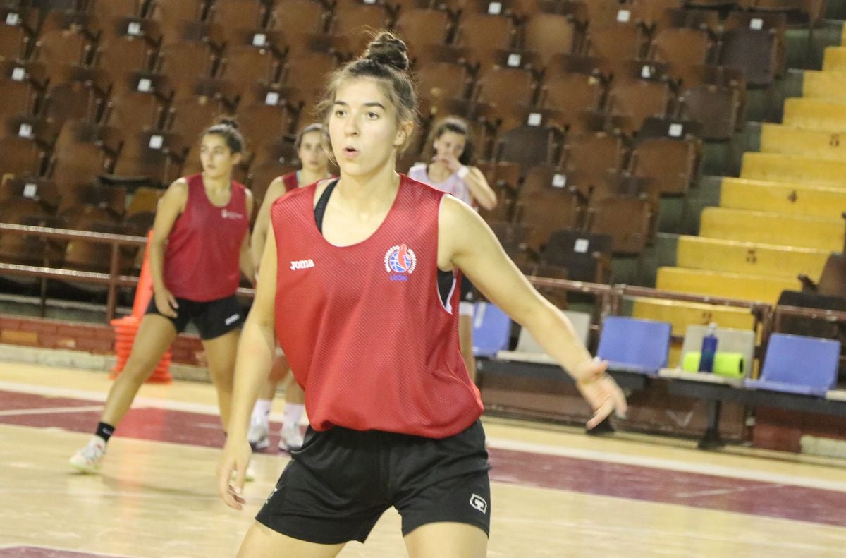 El equipo leonés continúa con su preparación para afrontar su segunda campaña en la tercera categoría del baloncesto nacional