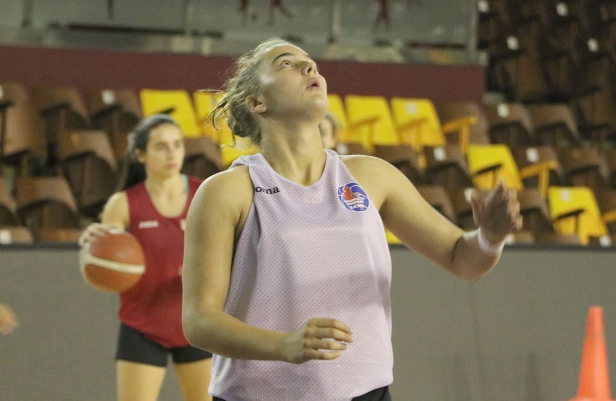 El equipo leonés continúa con su preparación para afrontar su segunda campaña en la tercera categoría del baloncesto nacional
